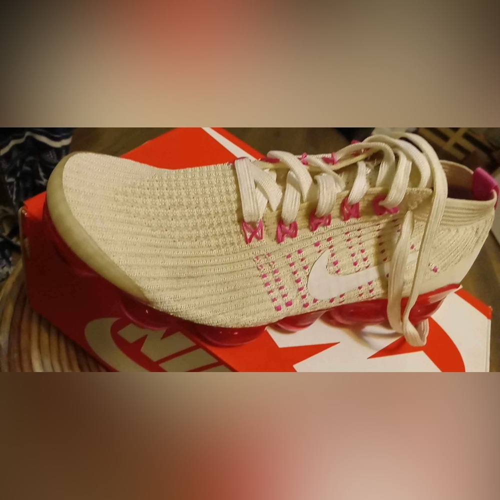 They are Nike size number 7 in pink and white and I used 4 times